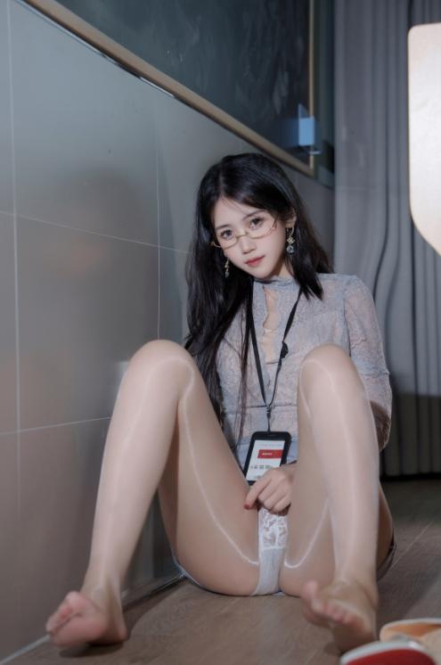 25041915  不呆猫 - 亮丝纯欲教师 59P+1V-2.22G