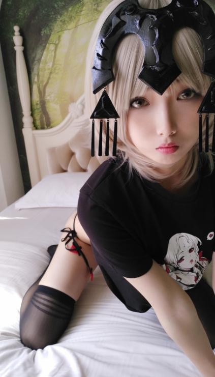 25051608    雯妹不讲道理 -  黑贞德穹妹 64P-107M