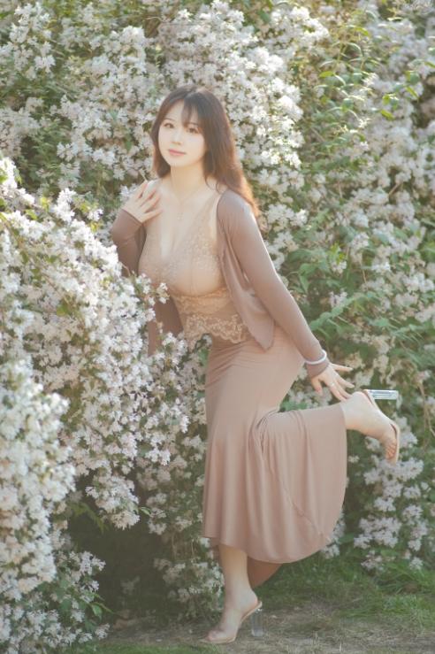 25060804  皮皮奶 - 猥实人妻 54P-837M