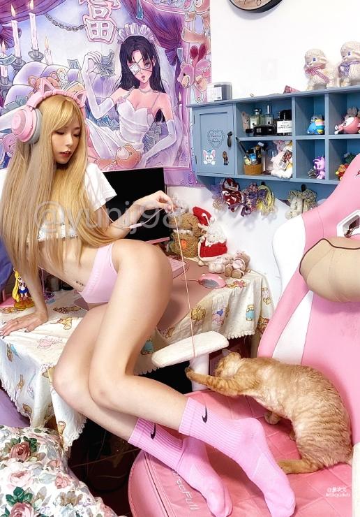 25081016  妮是老虎 推特合集 725P+23V-2.02G