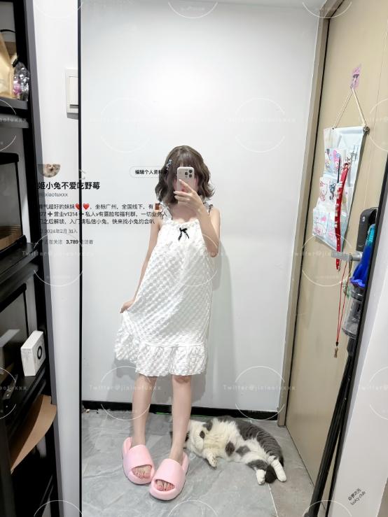 25081018   香蕉不呐呐 推特合集 267P+3V-2G