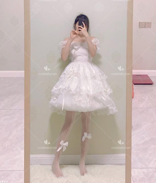 25081704  糯米JK 推特合集 203P+1V-0.98G