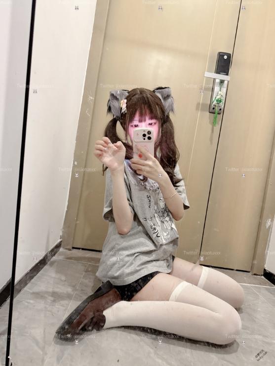 25081018   香蕉不呐呐 推特合集 267P+3V-2G