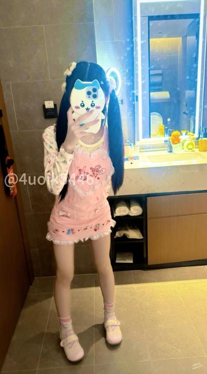 25081414  人形小狗 推特合集 69P+18V-1.3G