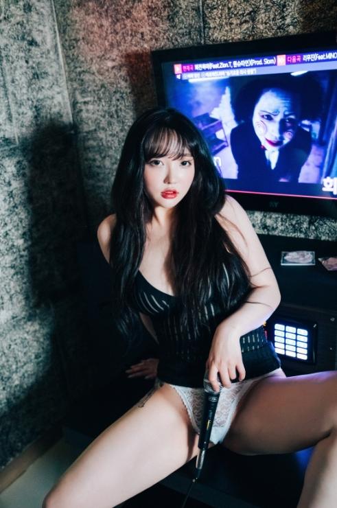 25080302  [Loozy] Ye Eun (손예은) – Player + S.Ver  154P-1.41G