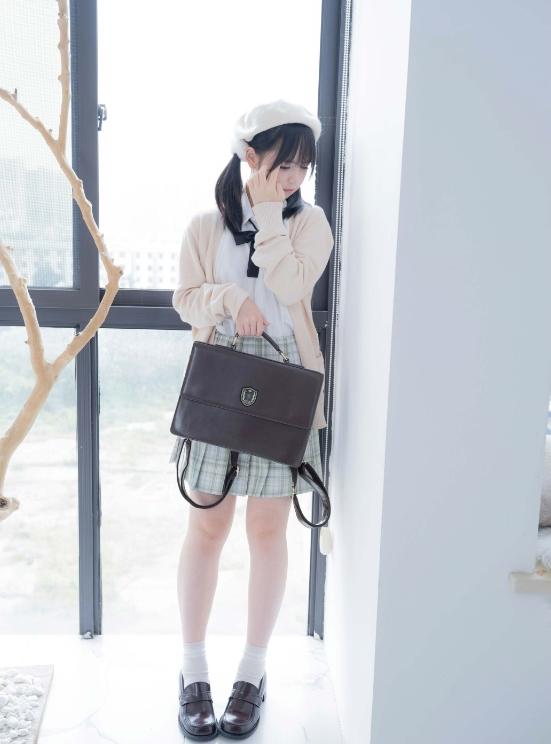 25091717  [少女秩序] 小鱼 - 反差JK爆浆泡芙 140P-28M