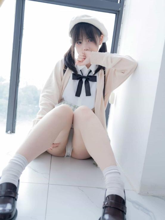 25091717  [少女秩序] 小鱼 - 反差JK爆浆泡芙 140P-28M