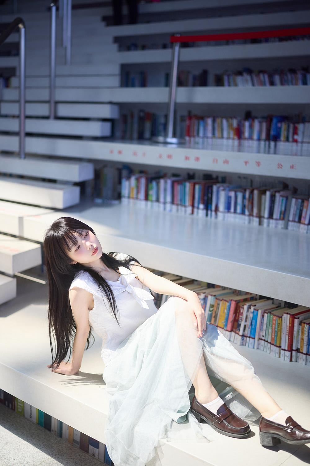 Shika小鹿鹿 – NO.130 图书馆[16P-294.7M]