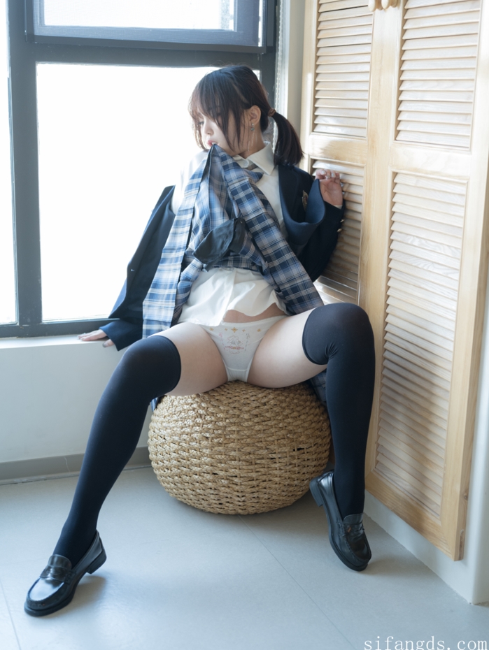 25112607  森萝财团 小安 - JK制服浴缸+视频花絮 105P+1V-4.61G