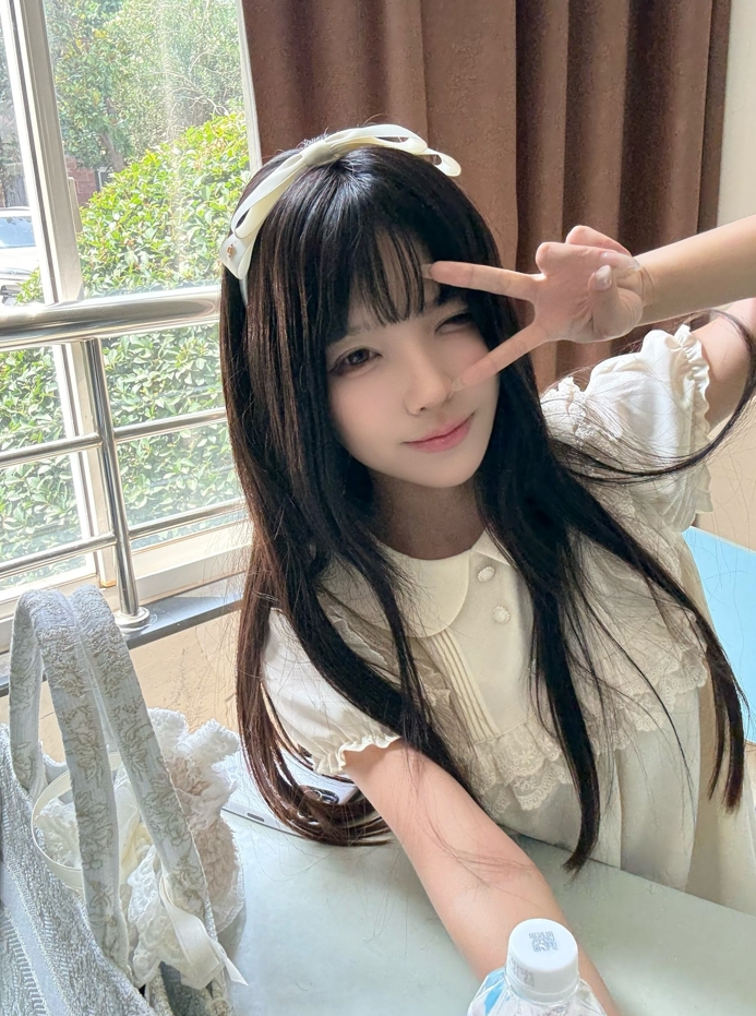 25111415  香风智乃 推特合集 147P+9V-40M