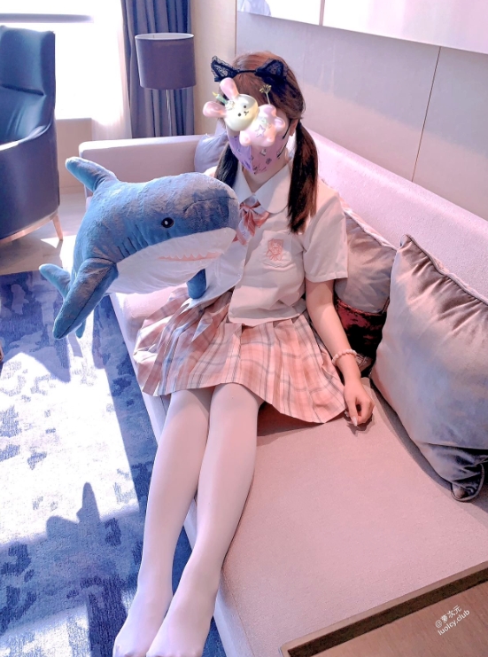 25112609  呆呆酱 - 极品呆萌美少女 127P+108V-1.18G