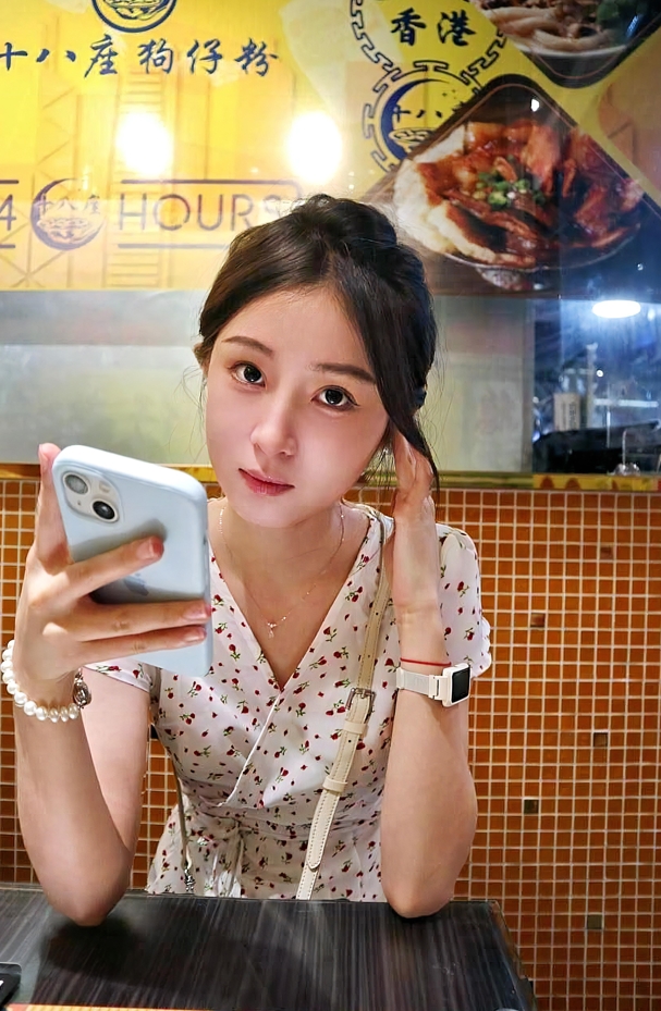 25111412  美院艺术生宋婷推特合集 73P+16V-2.88G