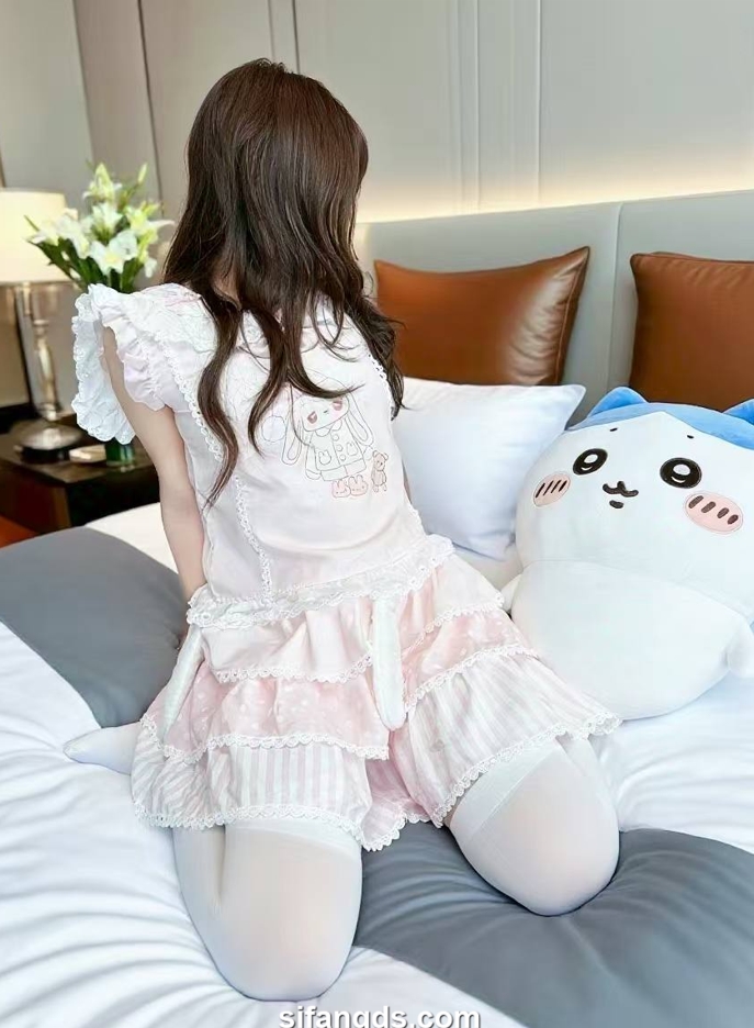 25110708  奶茶情侣 推特合集 66P+20V-1.7G