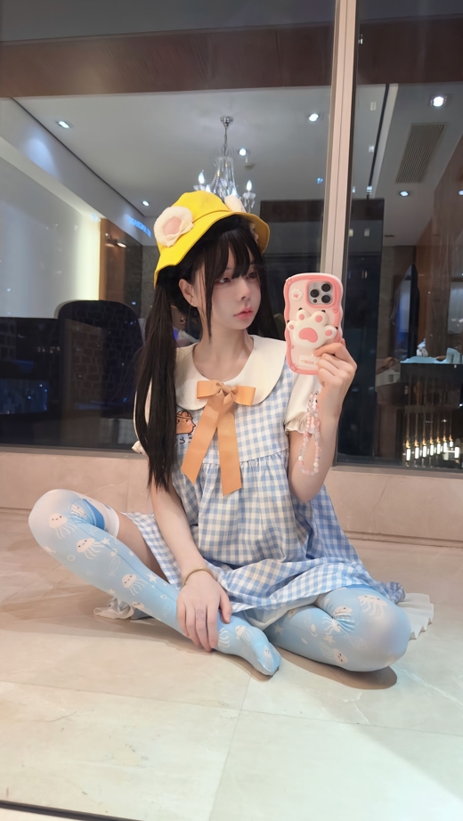 25110215  金钱钱 推特合集 49P+56V-762M