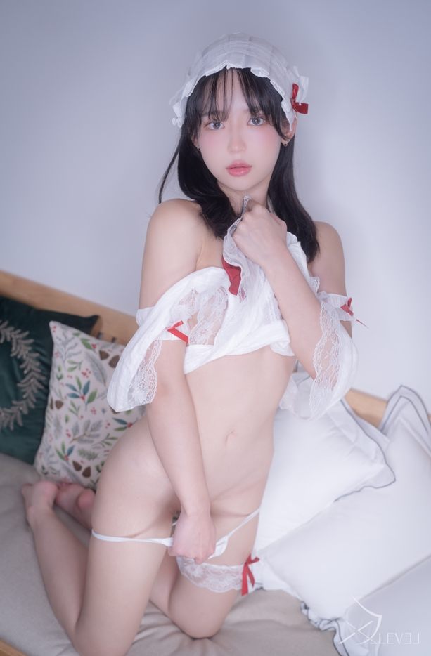 25120401  [X-Level] Vol.005 Yeha (예하) Aprons 98P+2V-1.48G