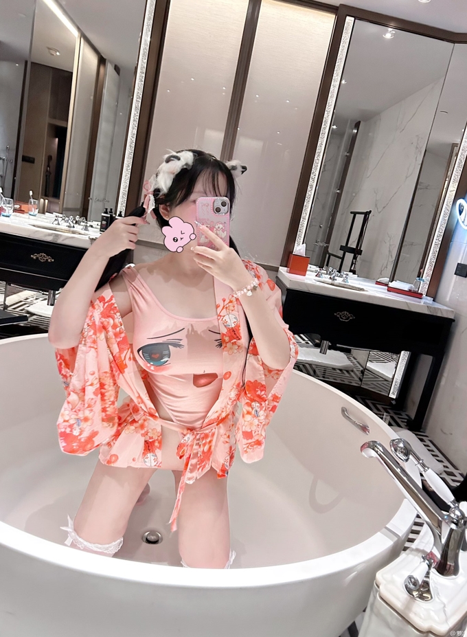 26010112  月宝 推特合集 127P+108V-1.18G
