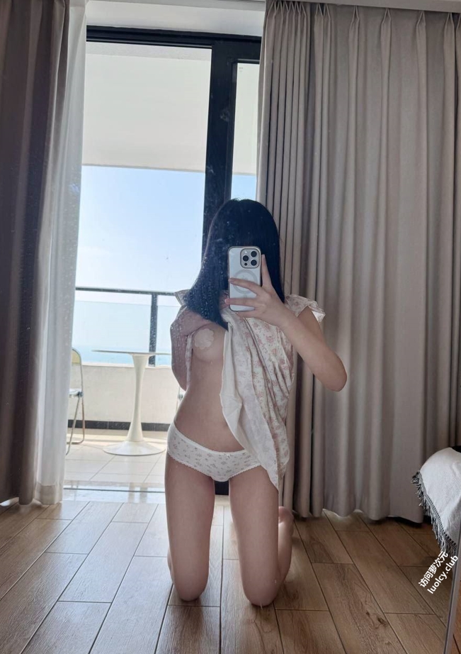 26010108  小鱼 推特合集 392P+131V-1.31G