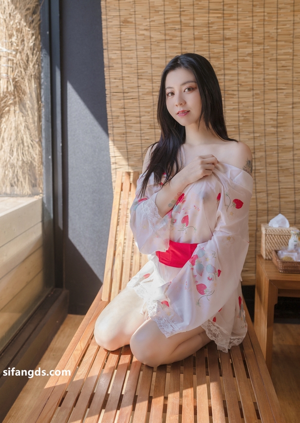 26010406  卡洛琳 - 极致的泡汤体验 114P+1V-585M