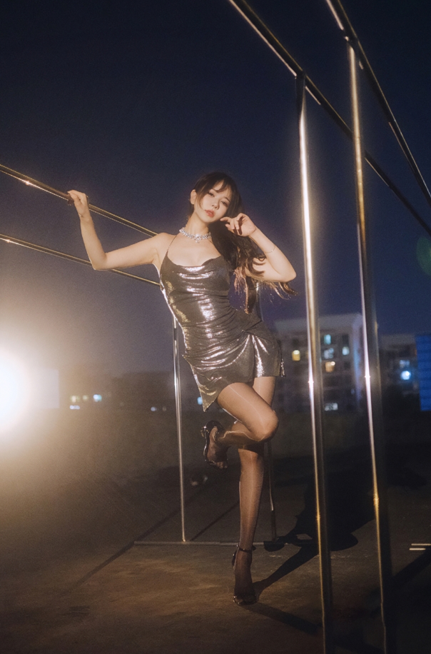 26020901  Tina很妖孽呀 - 夜色连衣裙 37P-108M