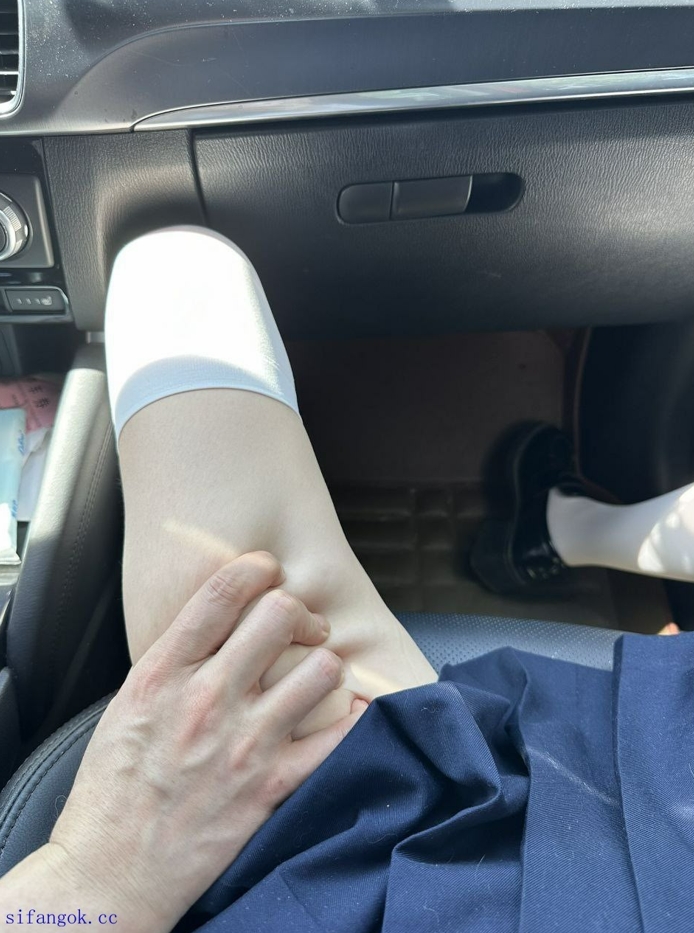 26030405   反差美少女 推特合集 29P+40V-249M