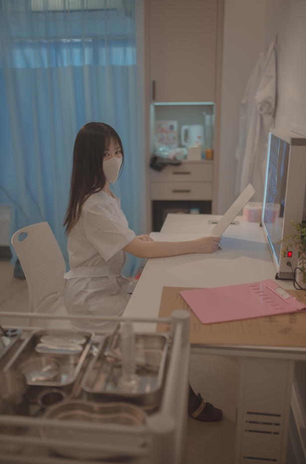 26032710   鹿初少女 - 医生与护士 98P+2V-531M