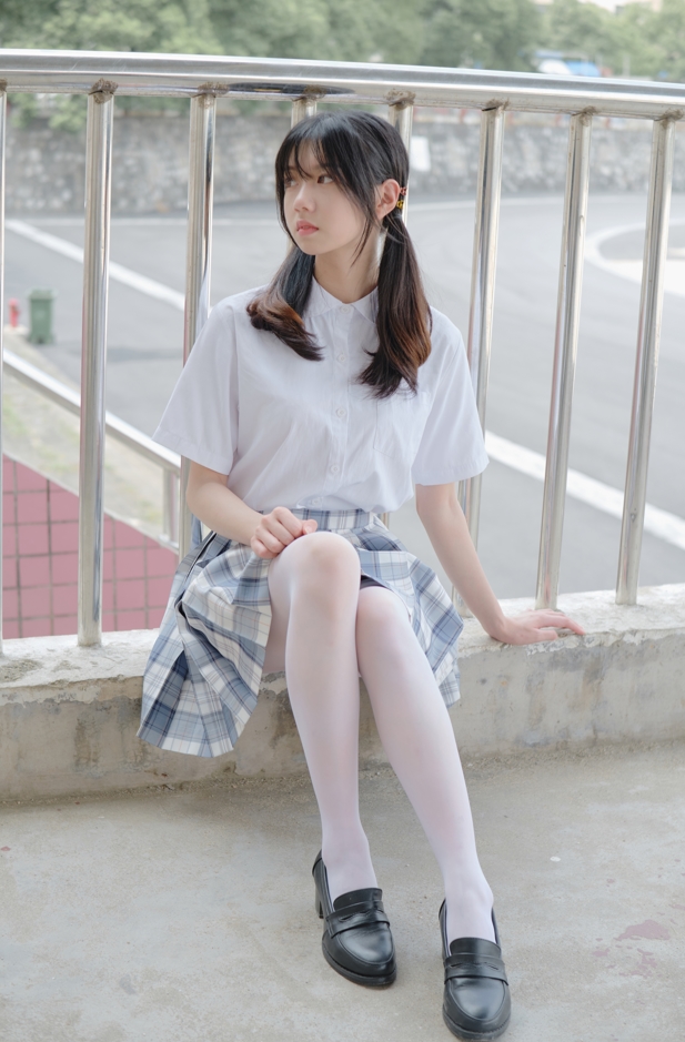 26041605  [森萝财团] 小七 - 白丝JK 106P+1V-2.99G