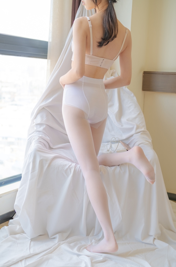 26041605  [森萝财团] 小七 - 白丝JK 106P+1V-2.99G