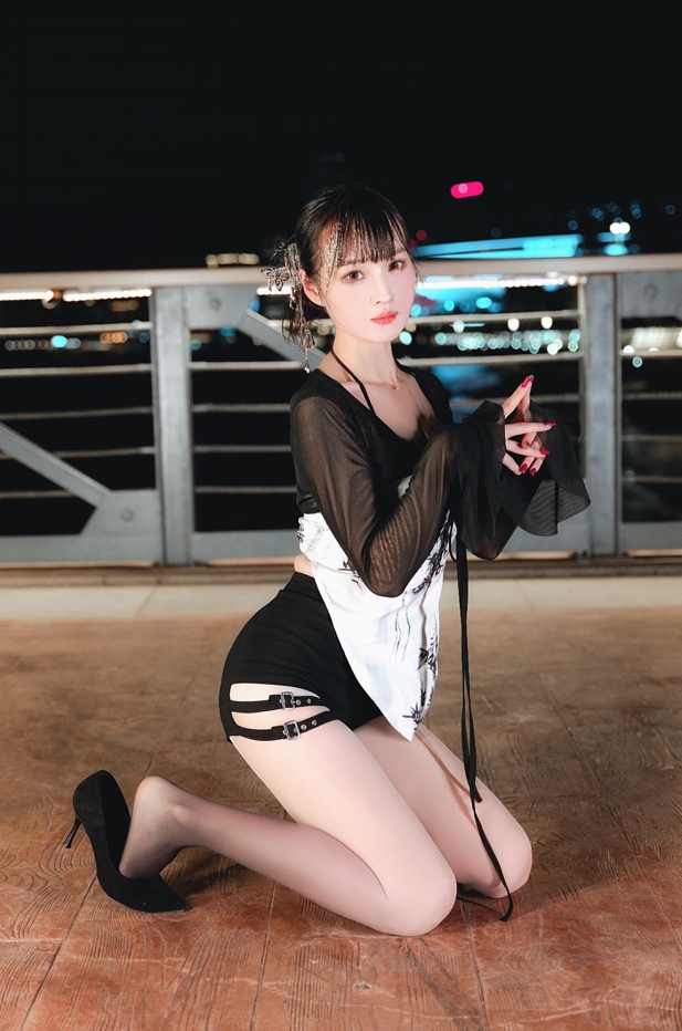 26042214  B站 巫小萤 舰长合集 127P+25V-1.64G
