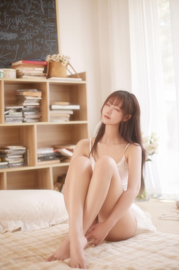 26060918  羽生三未 - 日系睡裙 30P-318M