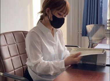 [百度网盘] 若若老师-办公室灰色丝袜 (原版)[1V/2.3G]